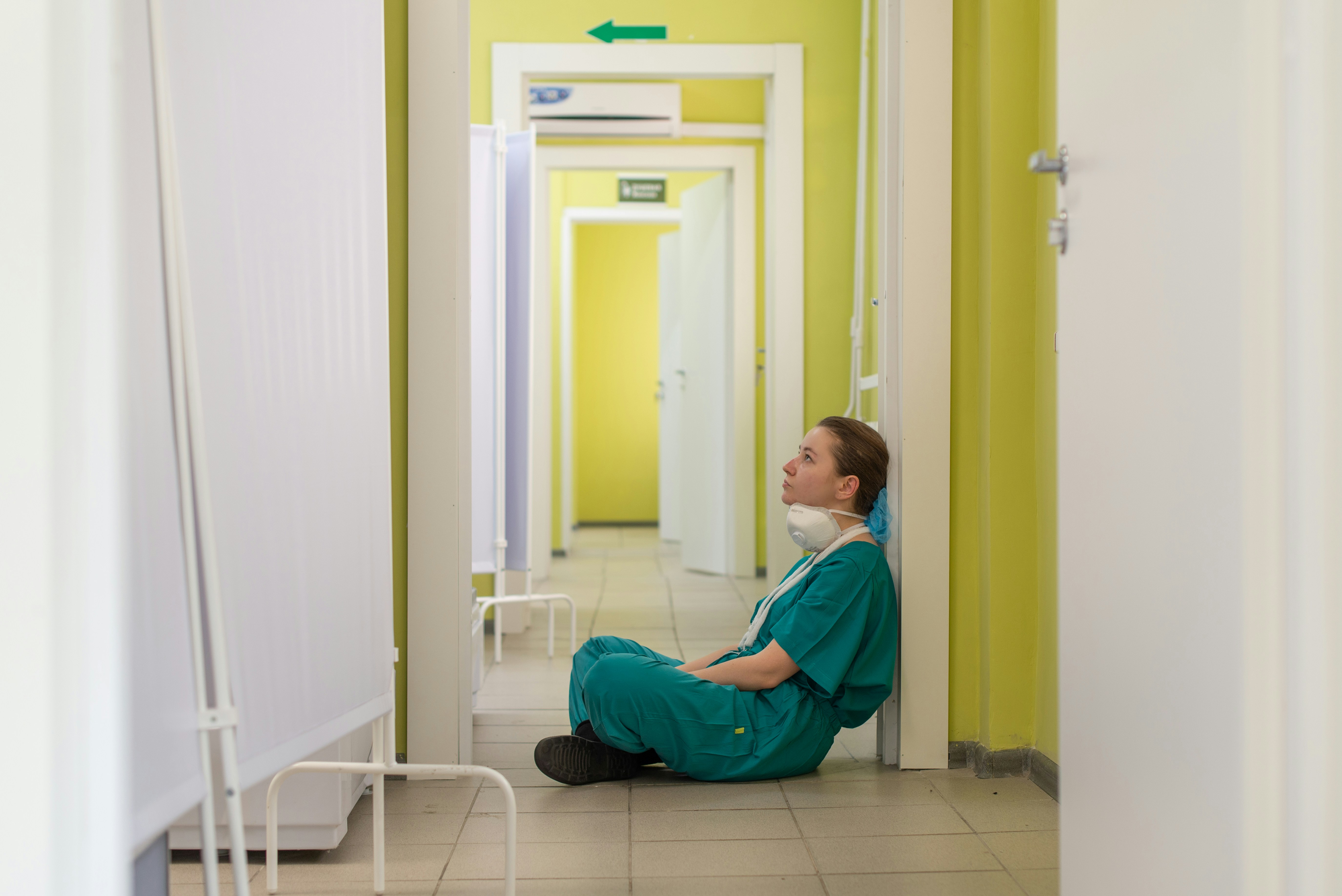 護理人員需要被鼓勵和關心。(Photo by Vladimir Fedotov on Unsplash)